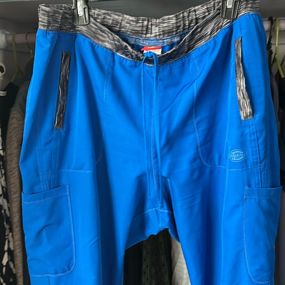 Dickies X-Large royal blue scrub jogger. Used in good condition.